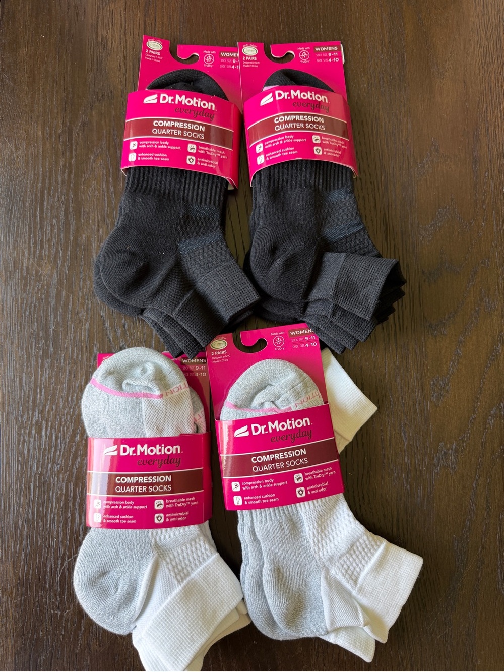 Dr. Motion Everyday Compression Quarter Socks - Black & White - 4 Pack